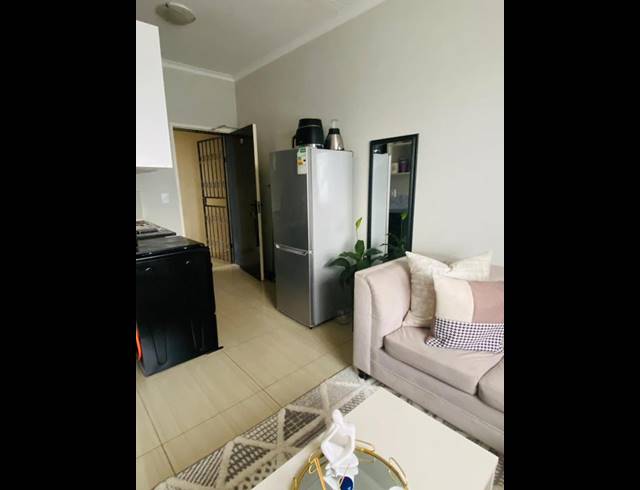 2 BEDROOM APARTMENT FOR SALE IN SOUTH HILLS